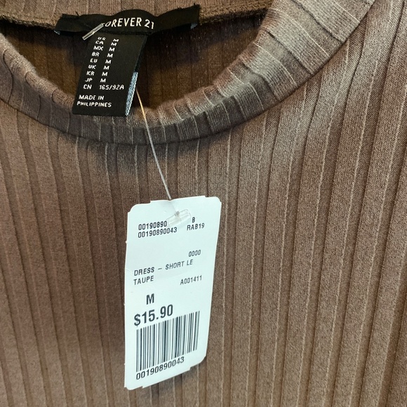 Forever 21 mock neck dress - Picture 3 of 4